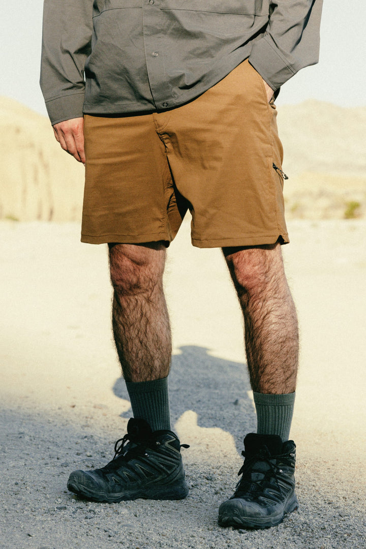 686 Men's Everywhere® Featherlight Chino Short — DARK KHAKI (vista 2)