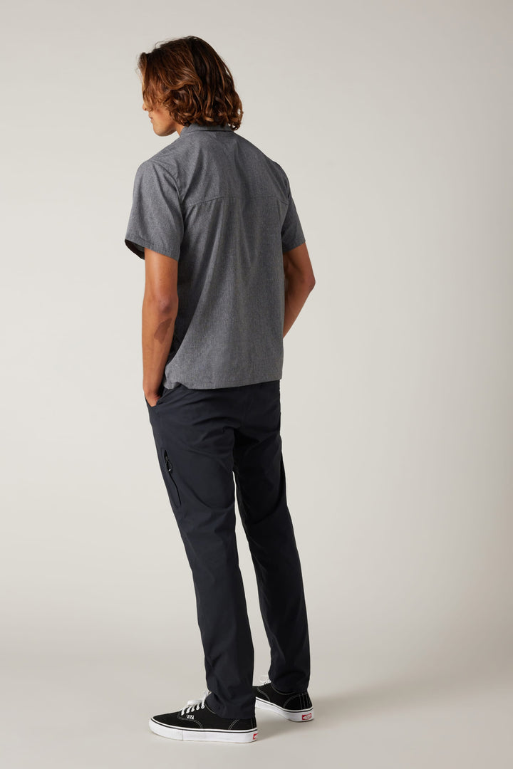 686 Men's Everywhere® Featherlight Chino Pant - Slim Fit — BLACK (vista 2)