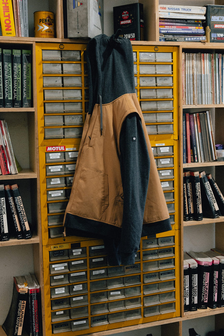 686 Men's Merge Quilted Hoody — HEATHER CHARCOAL/CARAMEL (vista 2)