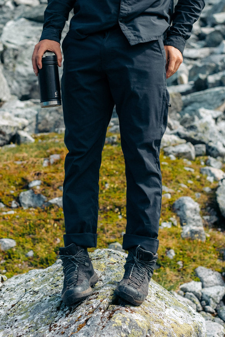 686 Men's Everywhere Featherlight Chino Pant - Relaxed Fit — BLACK (vista 2)