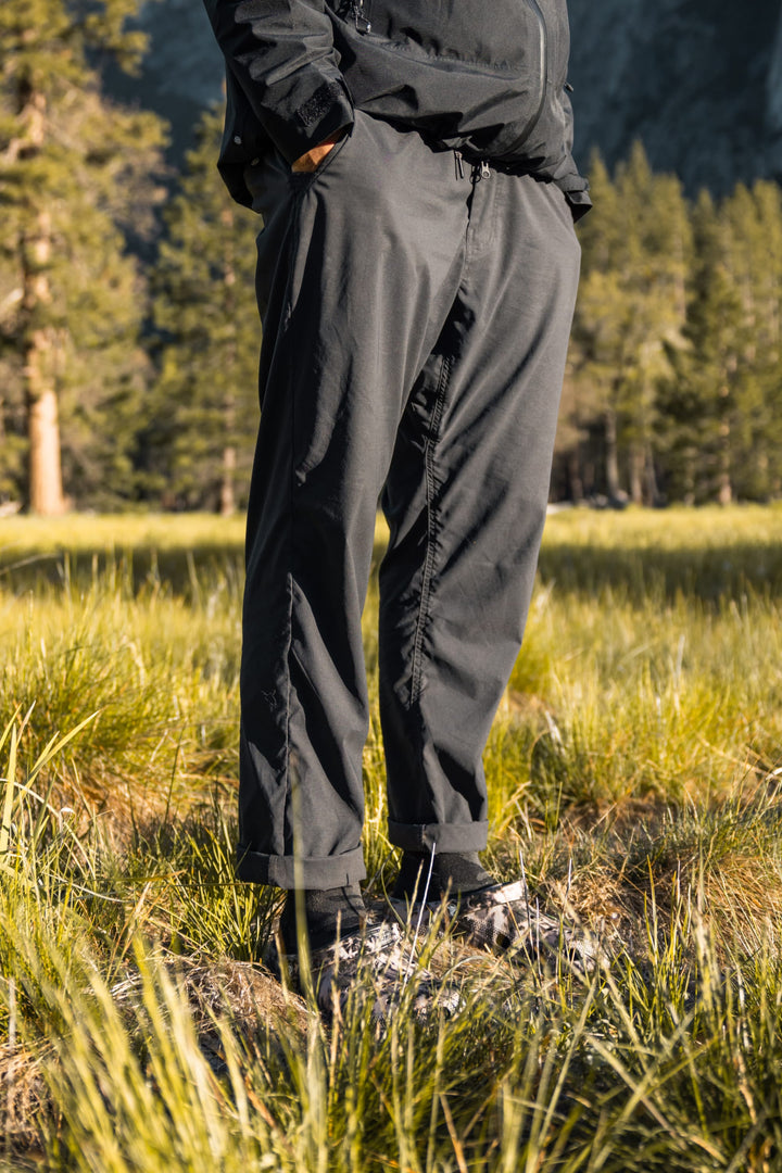 686 Men's Everywhere Featherlight Chino Pant - Relaxed Fit — CHARCOAL (vista 2)