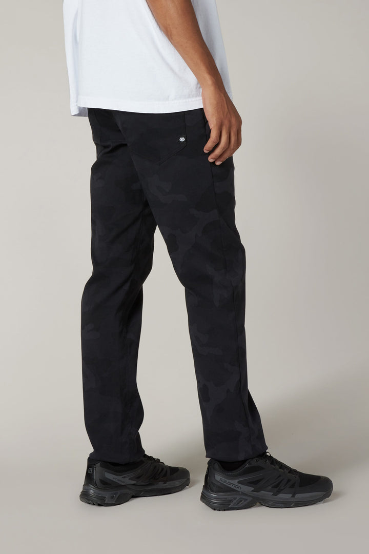 686 Men's Everywhere Pant - Slim Fit — BLACK CAMO (vista 2)