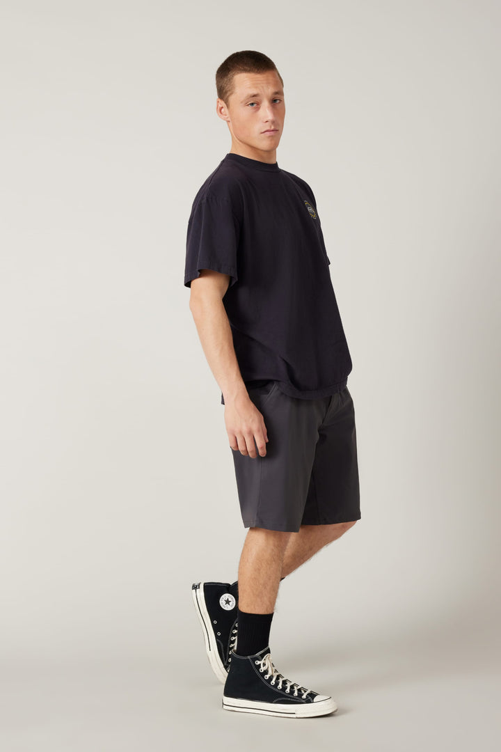 686 Men's Everywhere Hybrid Short - Relaxed Fit — CHARCOAL (vista 2)