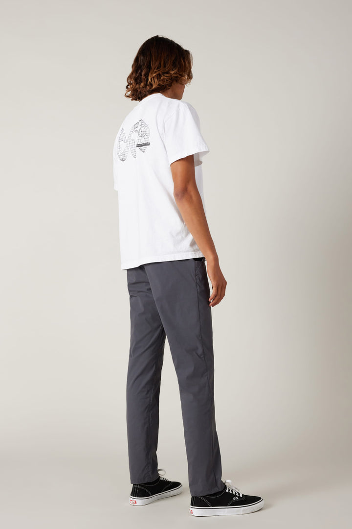 686 Men's Everywhere Featherlight Chino Pant - Slim Fit — CHARCOAL (vista 2)