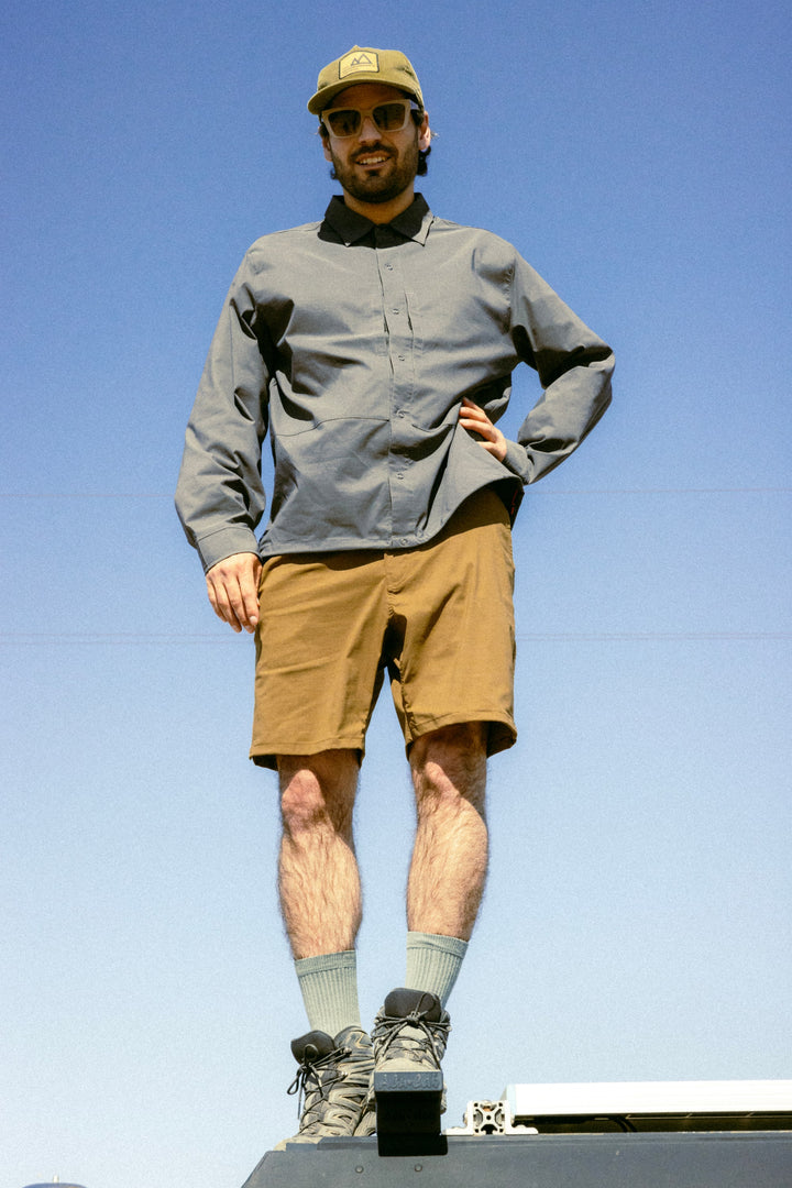 686 Men's Everywhere Featherlight Shirt — CHARCOAL (vista 2)