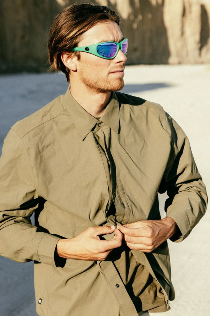 686 Men's Everywhere Featherlight Shirt — DUSTY FATIGUE (vista 2)