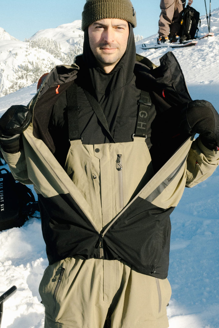 686 Men's GORE-TEX Dispatch Shell Bib — SAGE (vista 2)
