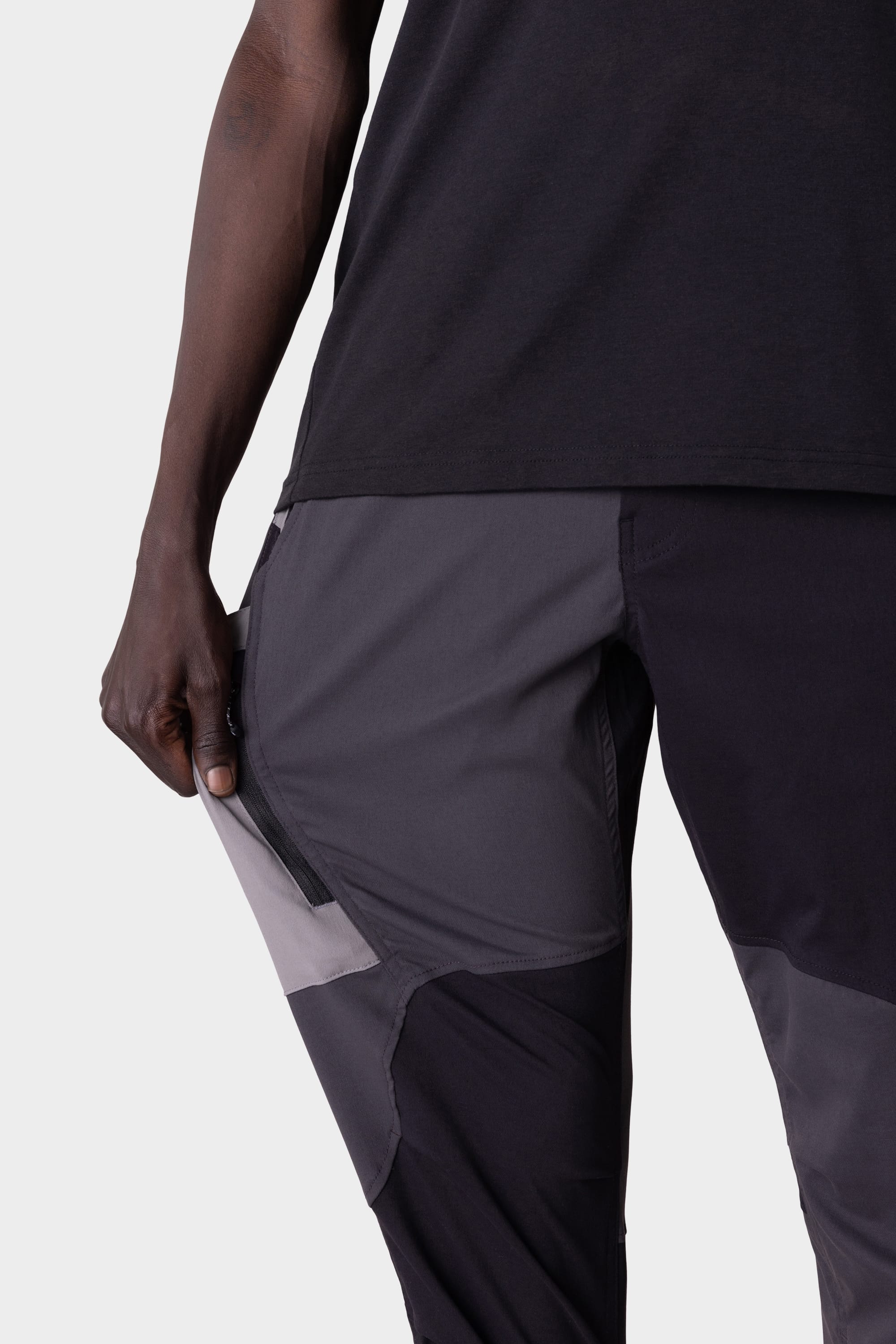 BLACK COLORBLOCK