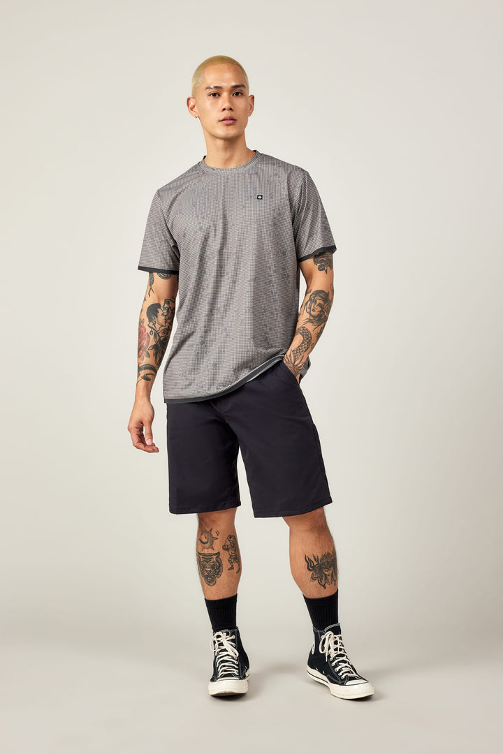 686 Men's Let's Go Tech T-Shirt — DESERT GRID CHARCOAL (vista 2)